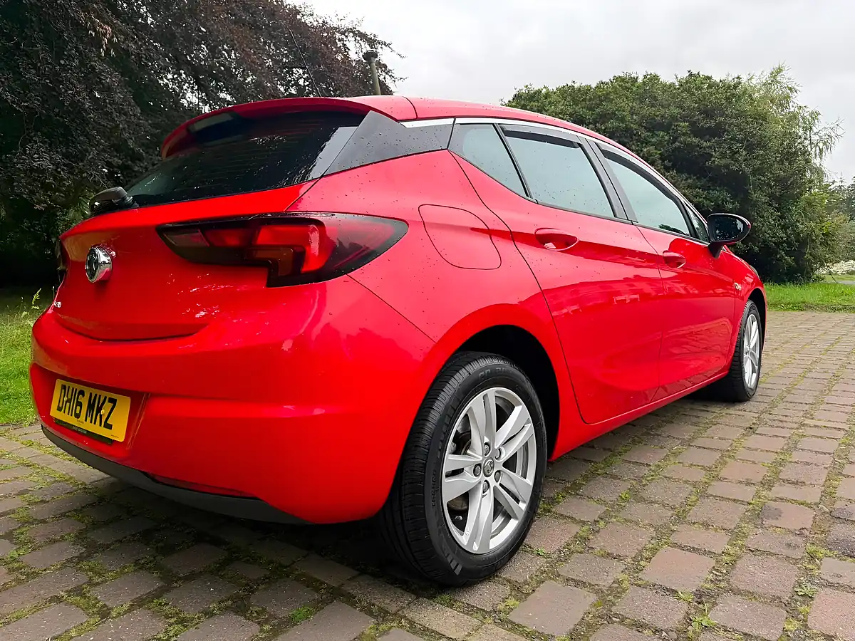 Used 2016 Vauxhall Astra Design Red - Interior and Exterior details 3