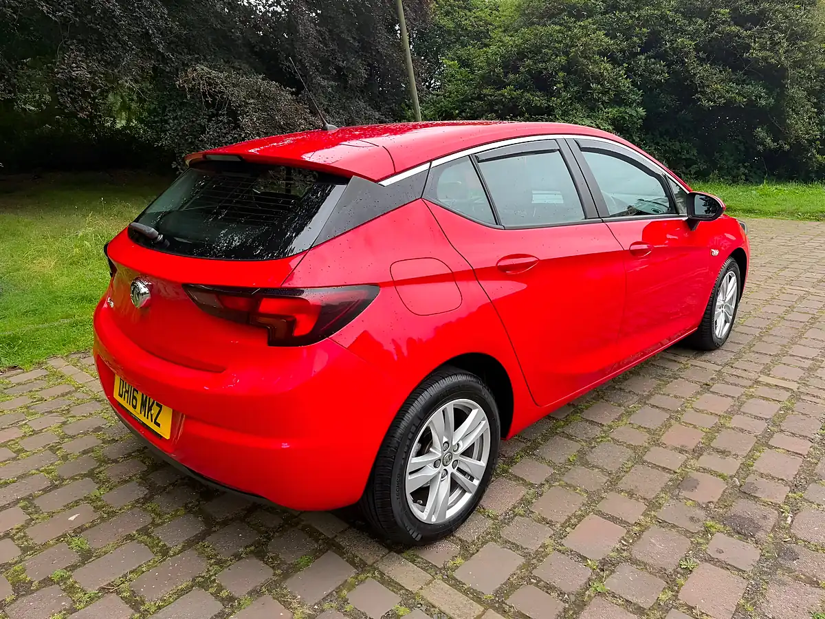Used 2016 Vauxhall Astra Design Red - Interior and Exterior details 4