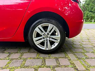 Used 2016 Vauxhall Astra Design Red - Interior and Exterior details 7