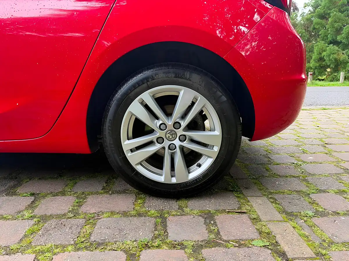 Used 2016 Vauxhall Astra Design Red - Interior and Exterior details 7
