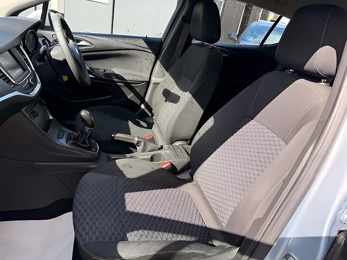 Used 2016 Vauxhall Astra Design Silver - Interior and Exterior details 11