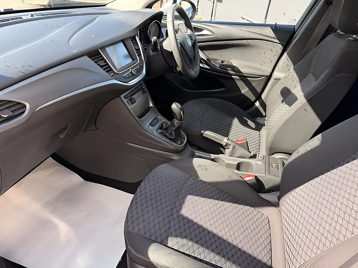 Used 2016 Vauxhall Astra Design Silver - Interior and Exterior details 12