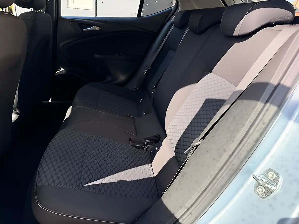 Used 2016 Vauxhall Astra Design Silver - Interior and Exterior details 14