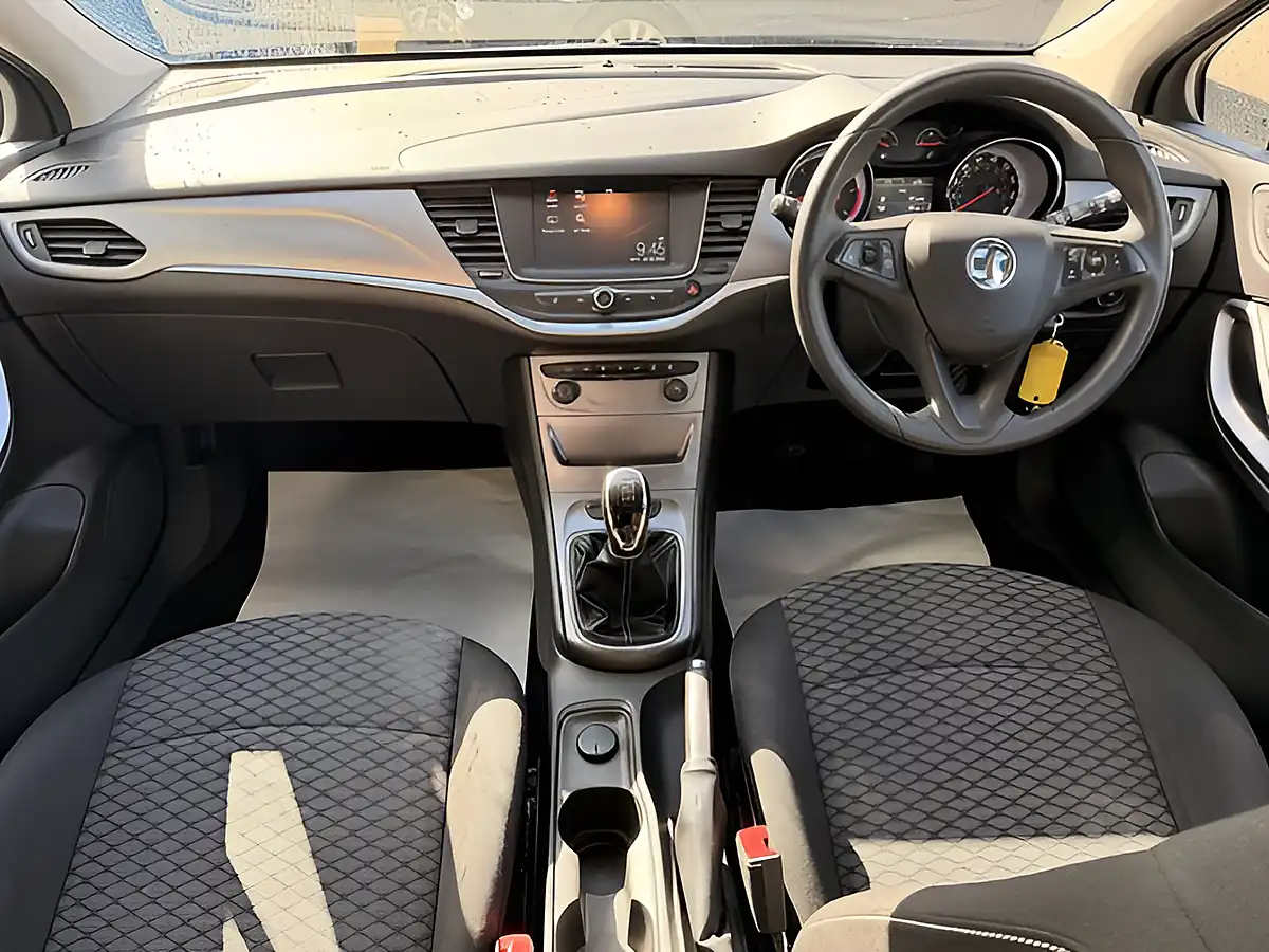 Used 2016 Vauxhall Astra Design Silver - Interior and Exterior details 15