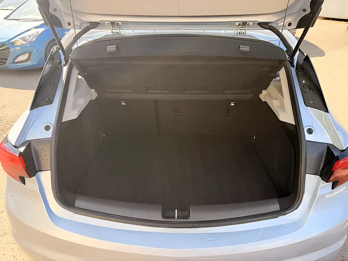 Used 2016 Vauxhall Astra Design Silver - Interior and Exterior details 16