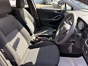 Used 2016 Vauxhall Astra Design Silver - Interior and Exterior details 19