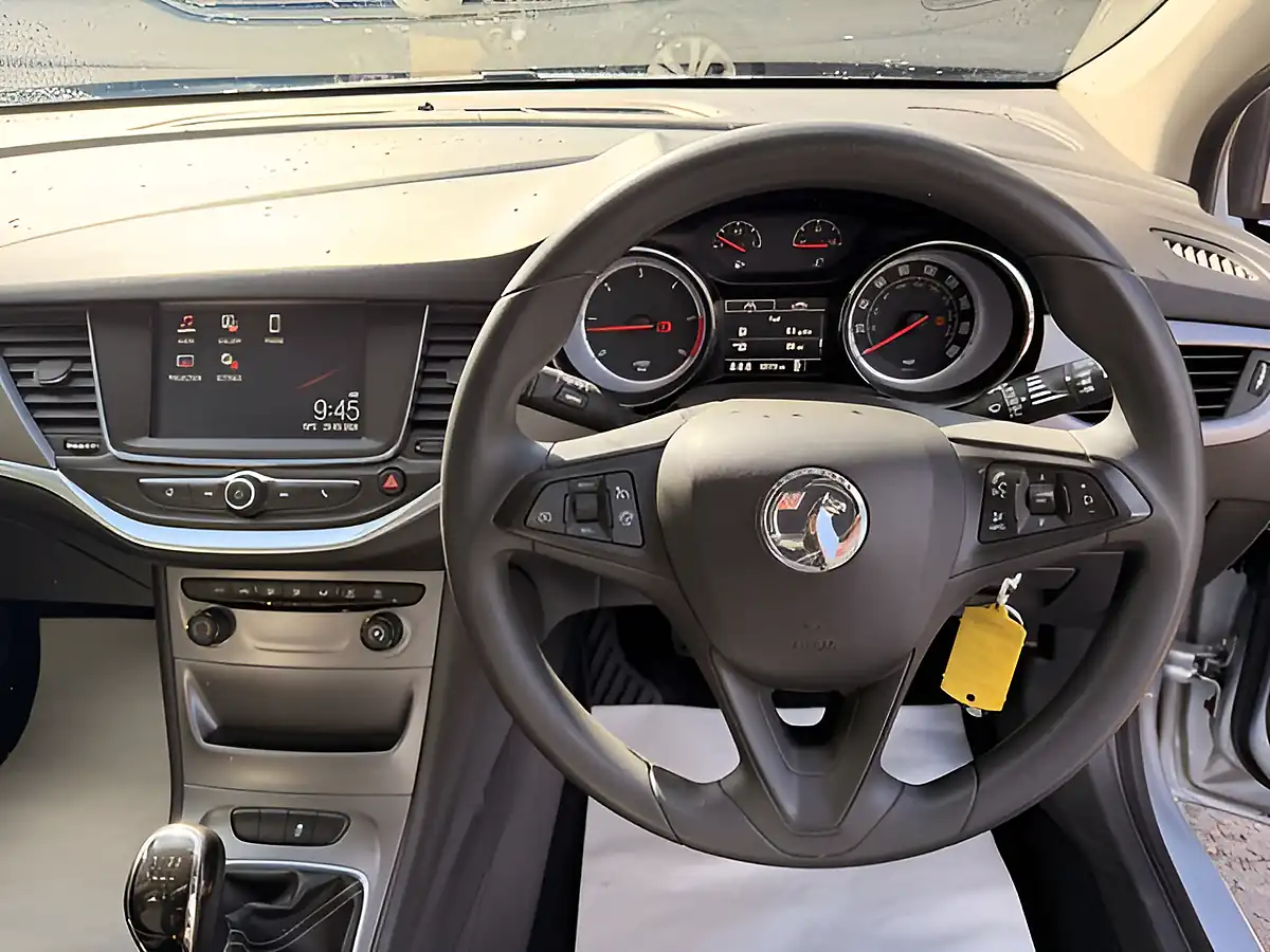 Used 2016 Vauxhall Astra Design Silver - Interior and Exterior details 20