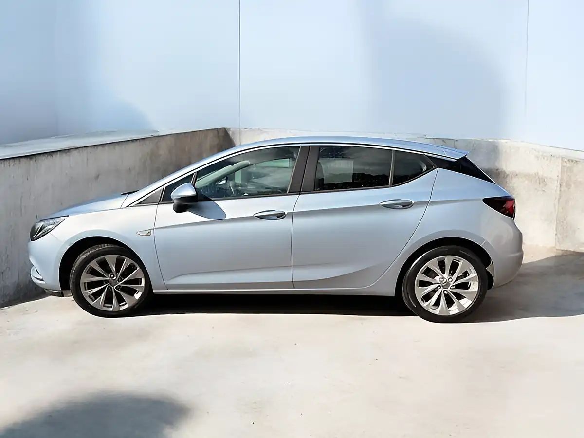 Used 2016 Vauxhall Astra Design Silver - Interior and Exterior details 3