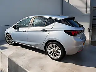Used 2016 Vauxhall Astra Design Silver - Interior and Exterior details 4