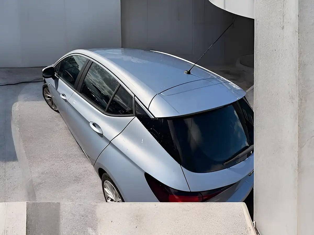 Used 2016 Vauxhall Astra Design Silver - Interior and Exterior details 7