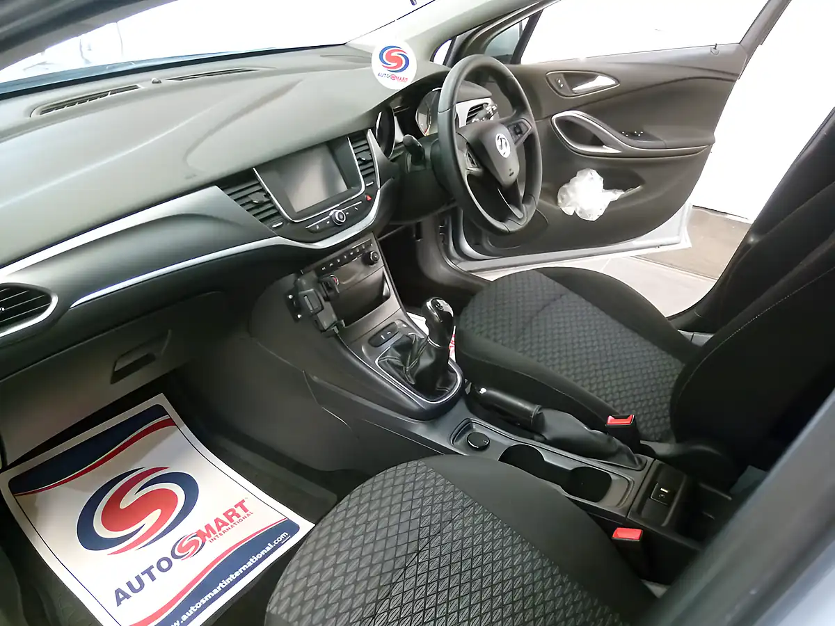 Used 2016 Vauxhall Astra Design Silver - Interior and Exterior details 14