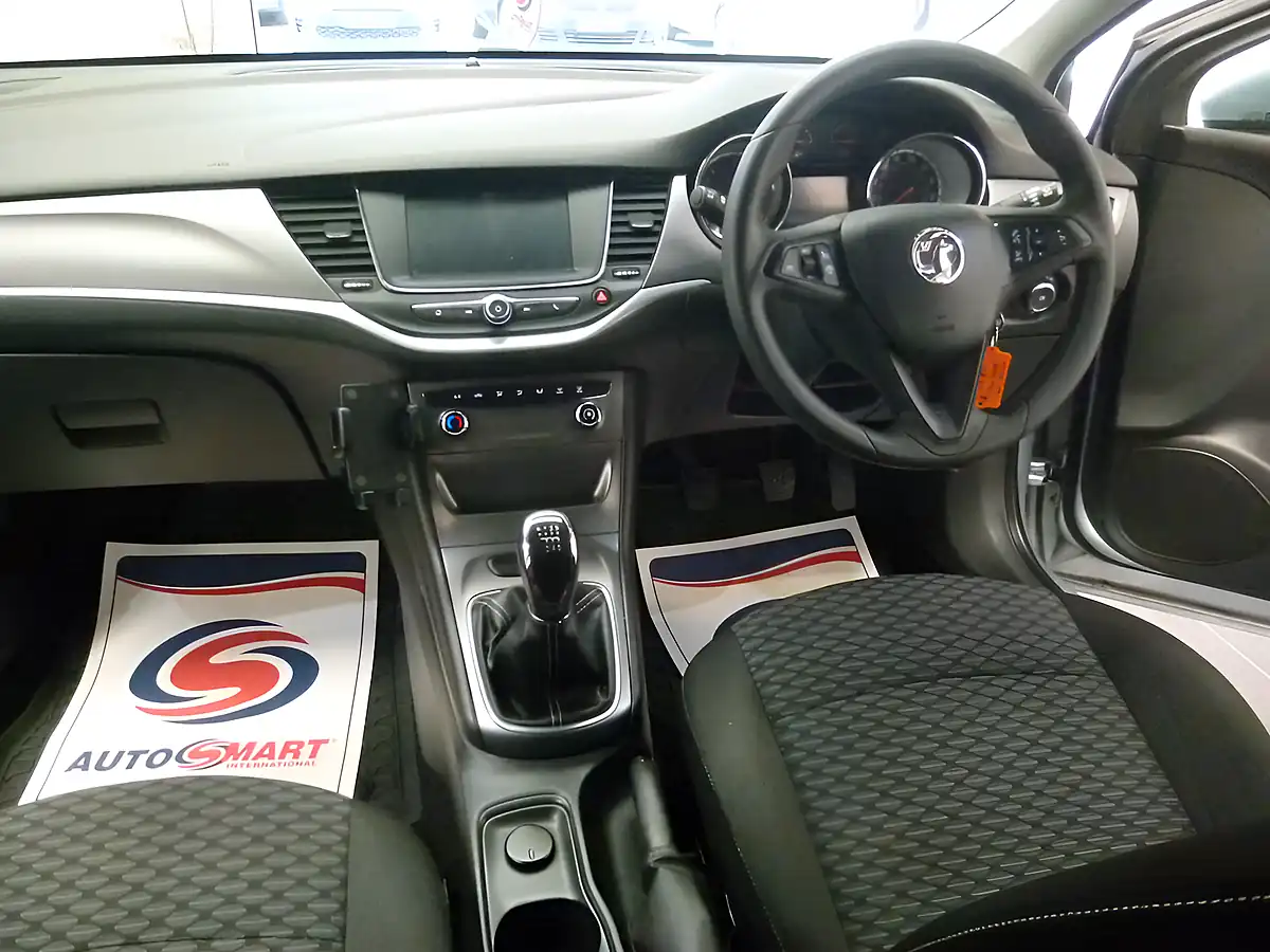 Used 2016 Vauxhall Astra Design Silver - Interior and Exterior details 15
