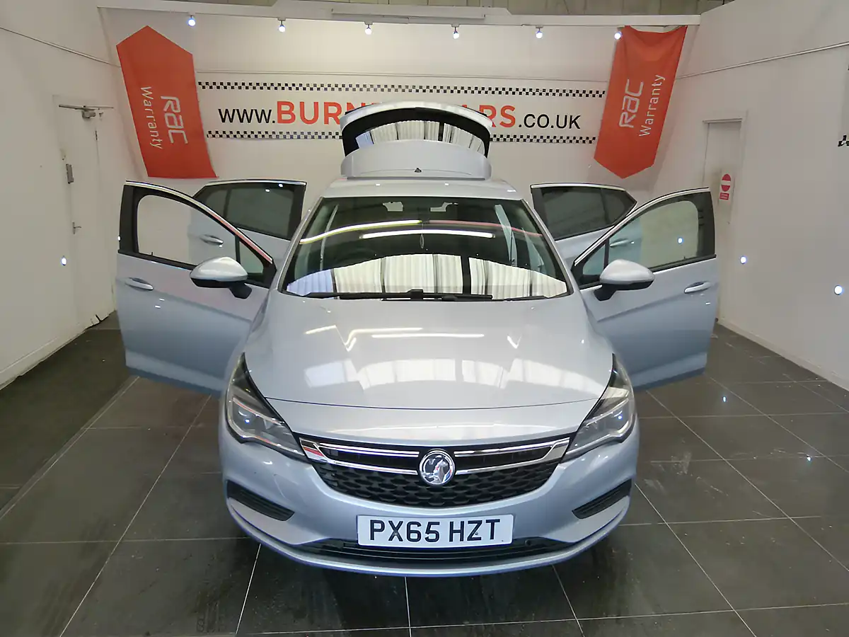 Used 2016 Vauxhall Astra Design Silver - Interior and Exterior details 17