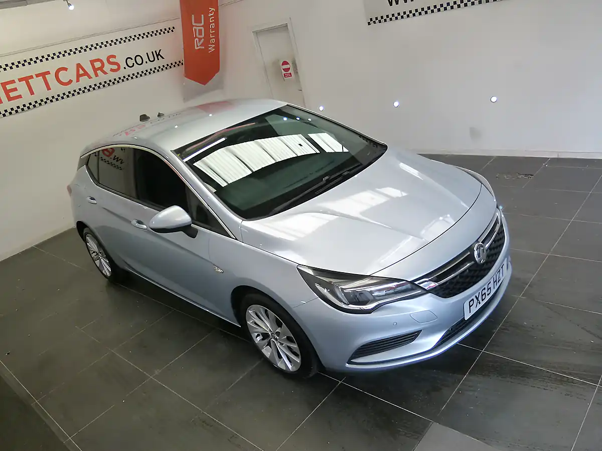 Used 2016 Vauxhall Astra Design Silver - Interior and Exterior details 18