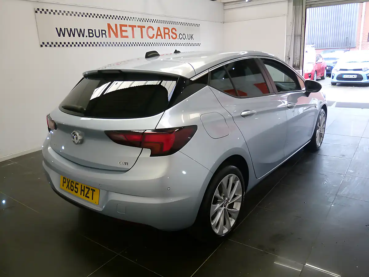Used 2016 Vauxhall Astra Design Silver - Interior and Exterior details 8