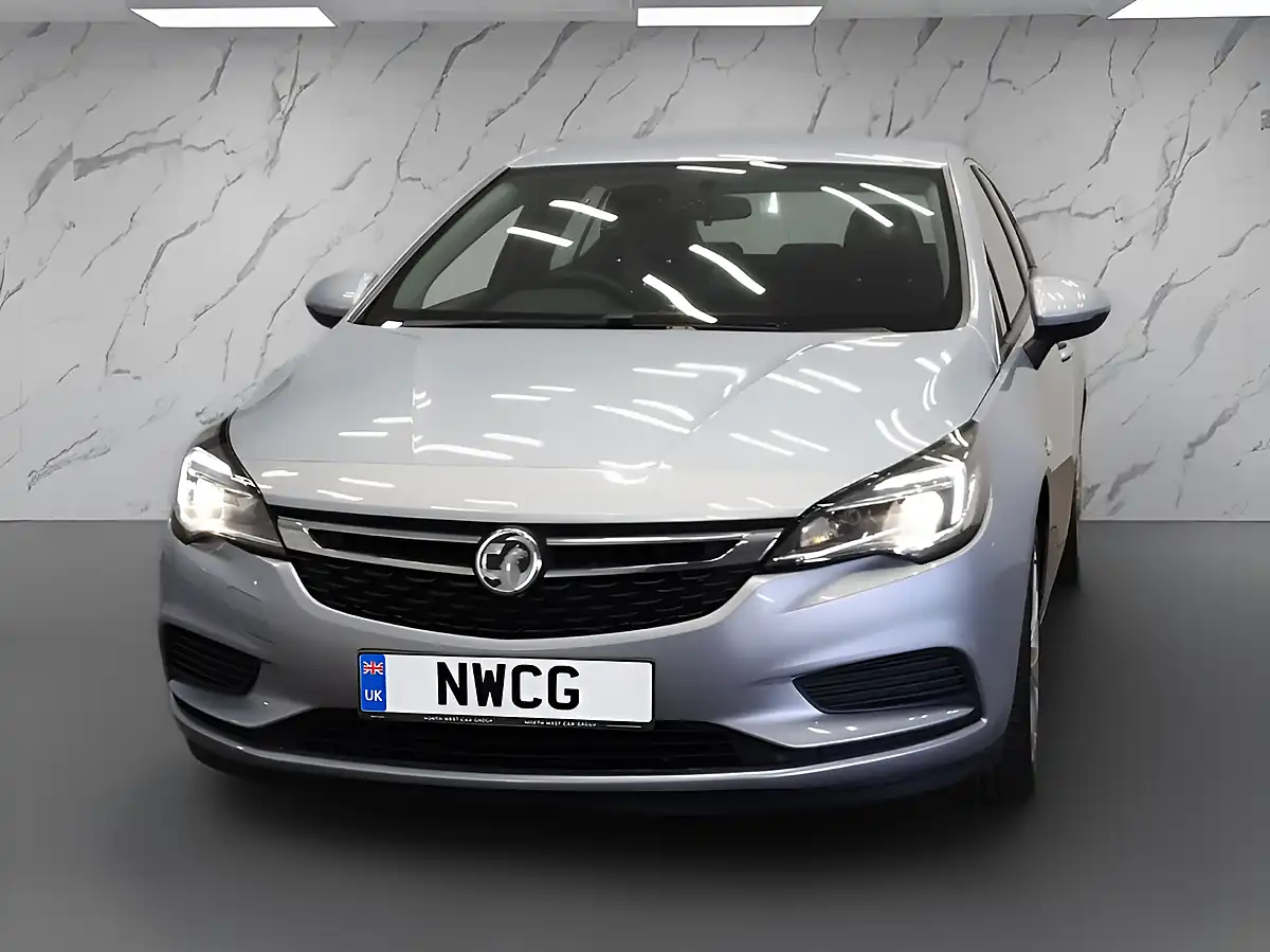Used 2016 Vauxhall Astra Design Silver - Interior and Exterior details 3