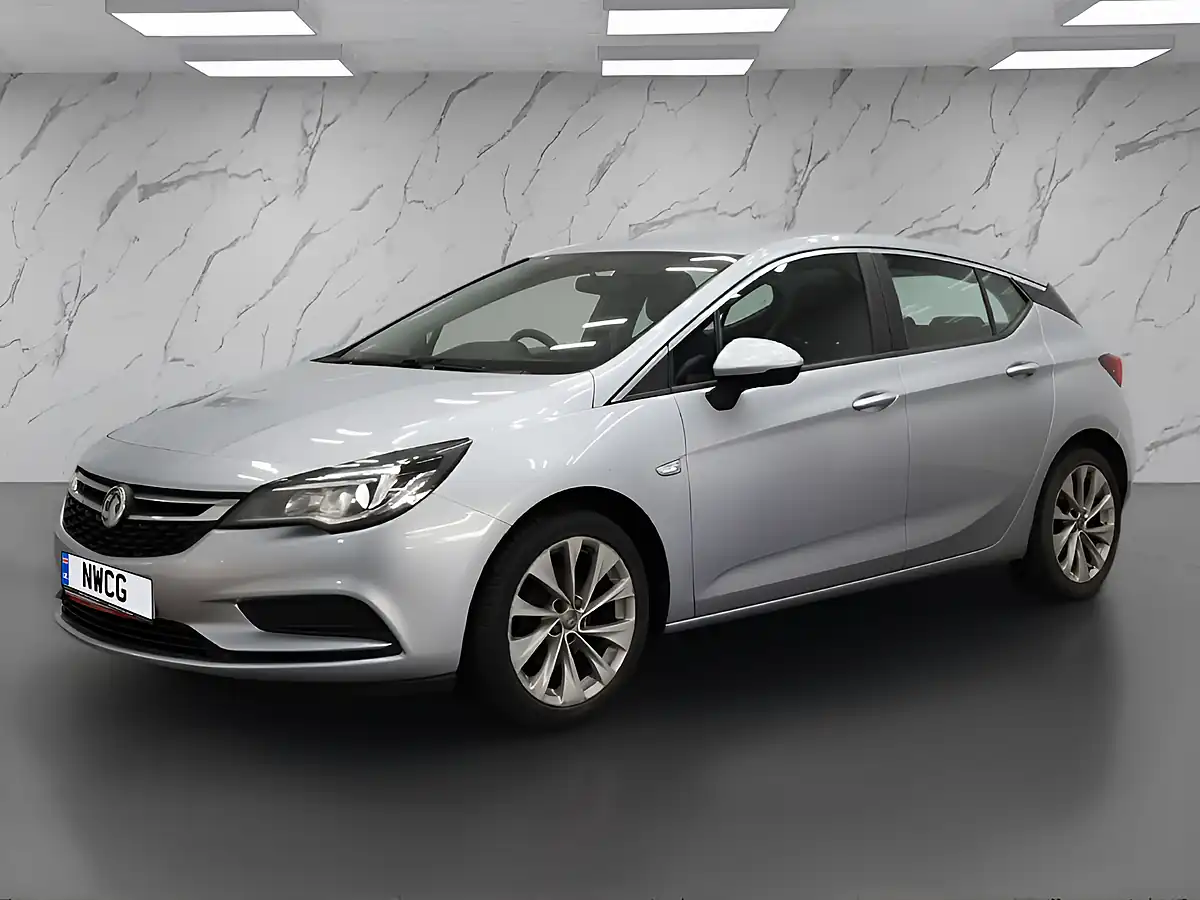 Used 2016 Vauxhall Astra Design Silver - Interior and Exterior details 4