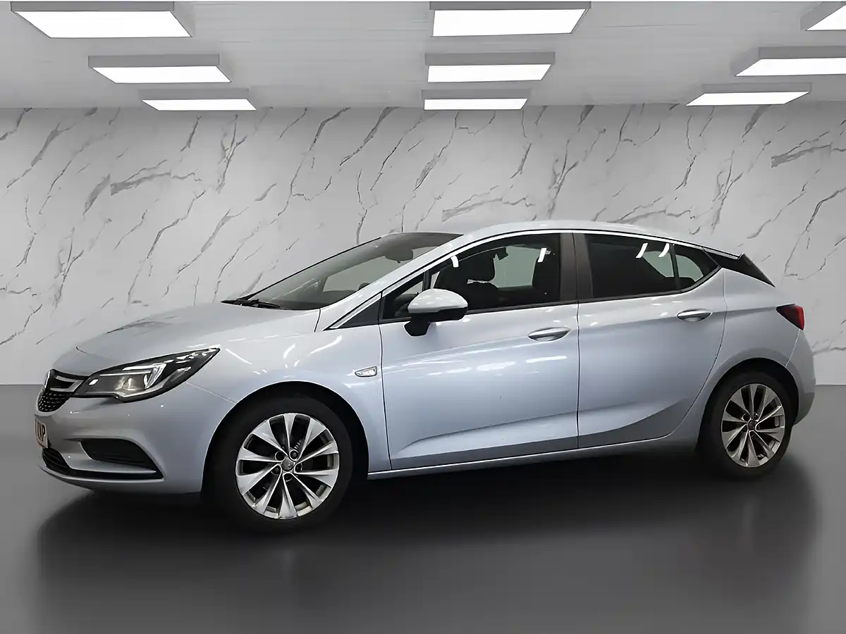 Used 2016 Vauxhall Astra Design Silver - Interior and Exterior details 5