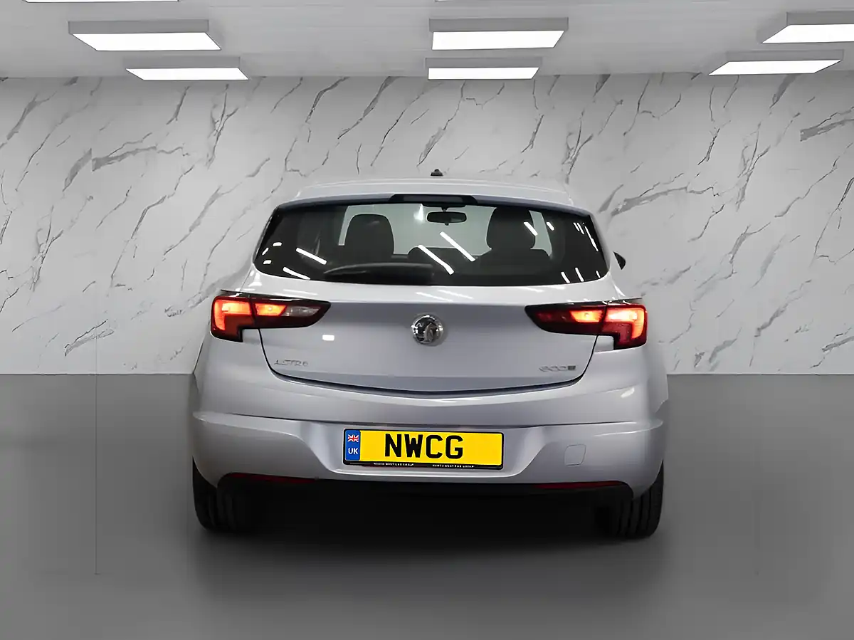 Used 2016 Vauxhall Astra Design Silver - Interior and Exterior details 6
