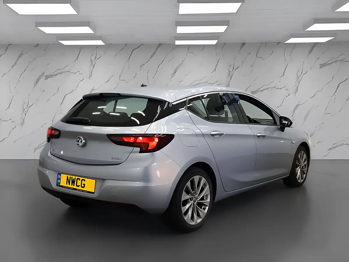 Used 2016 Vauxhall Astra Design Silver - Interior and Exterior details 7