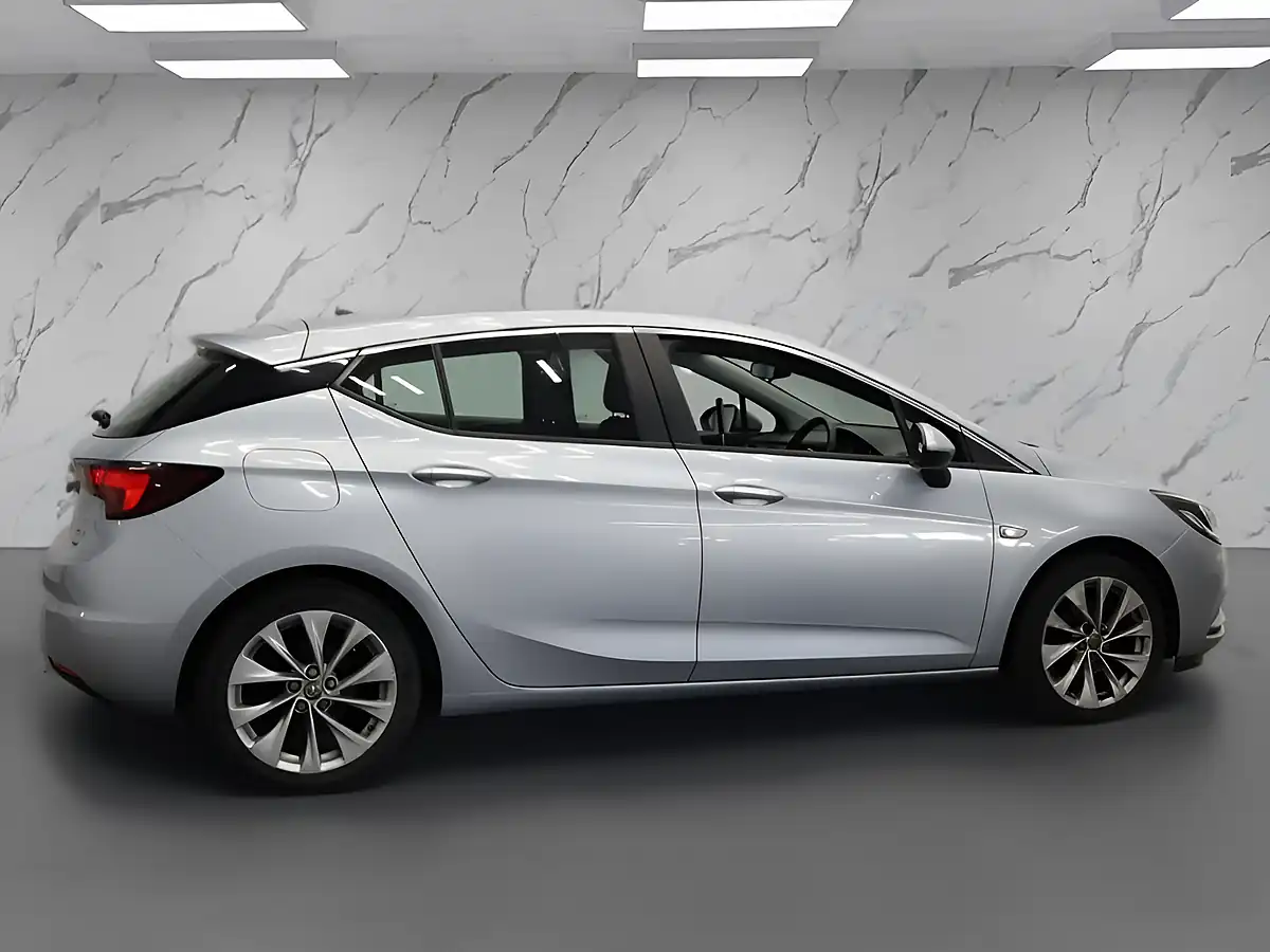 Used 2016 Vauxhall Astra Design Silver - Interior and Exterior details 8