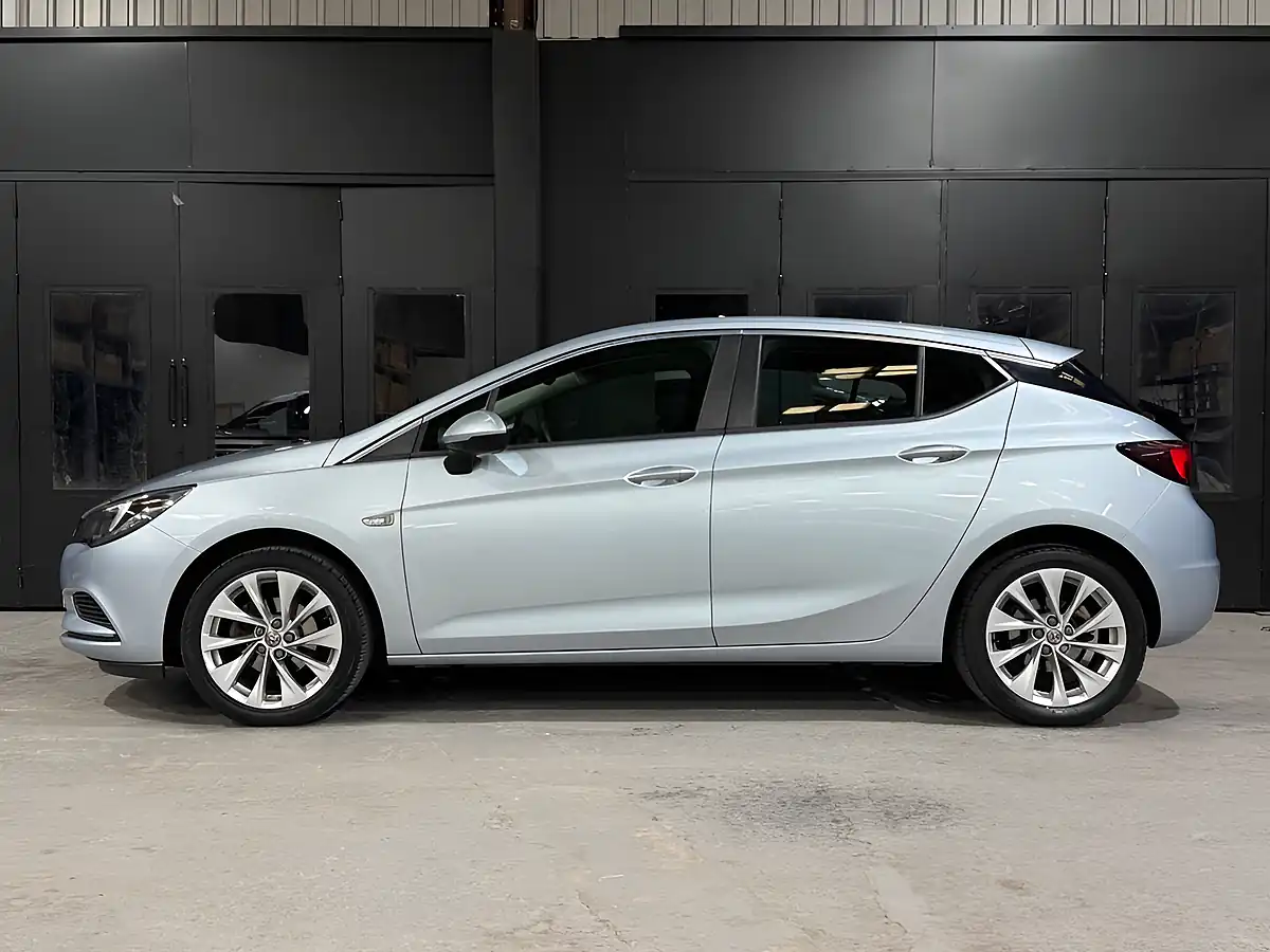 Used 2016 Vauxhall Astra Design Silver - Interior and Exterior details 13
