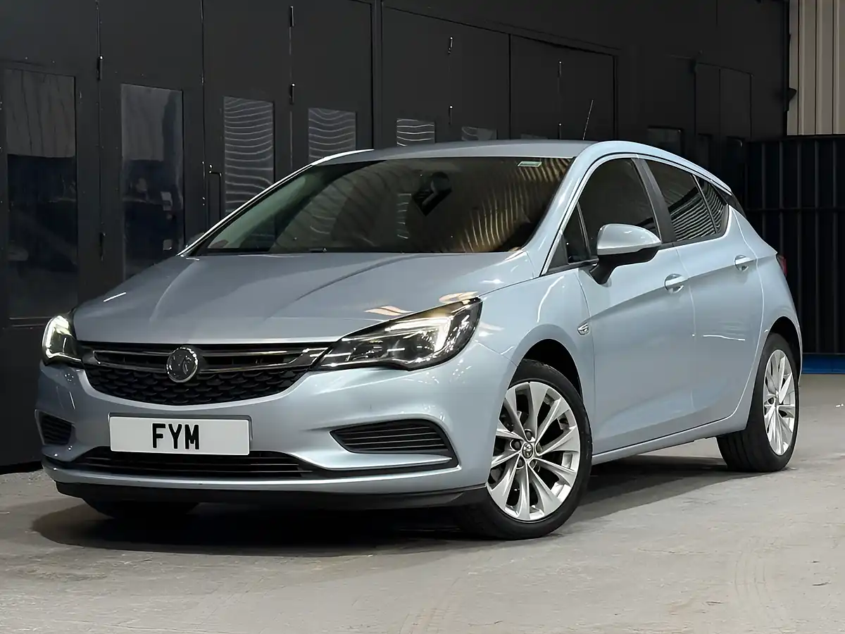 Used 2016 Vauxhall Astra Design Silver - Interior and Exterior details 15