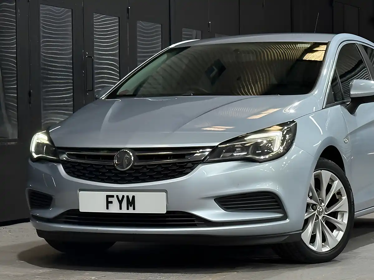 Used 2016 Vauxhall Astra Design Silver - Interior and Exterior details 18