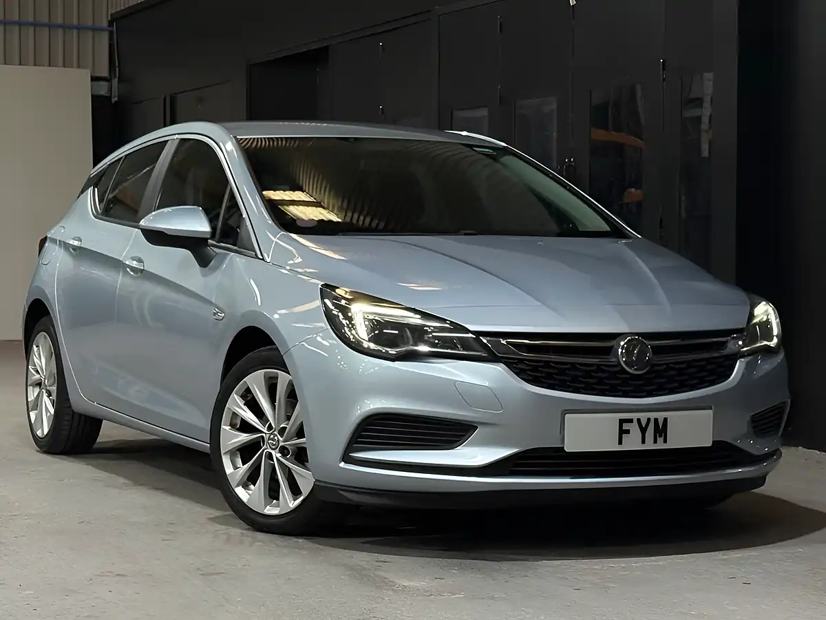 Used 2016 Vauxhall Astra Design Silver - Interior and Exterior details 2