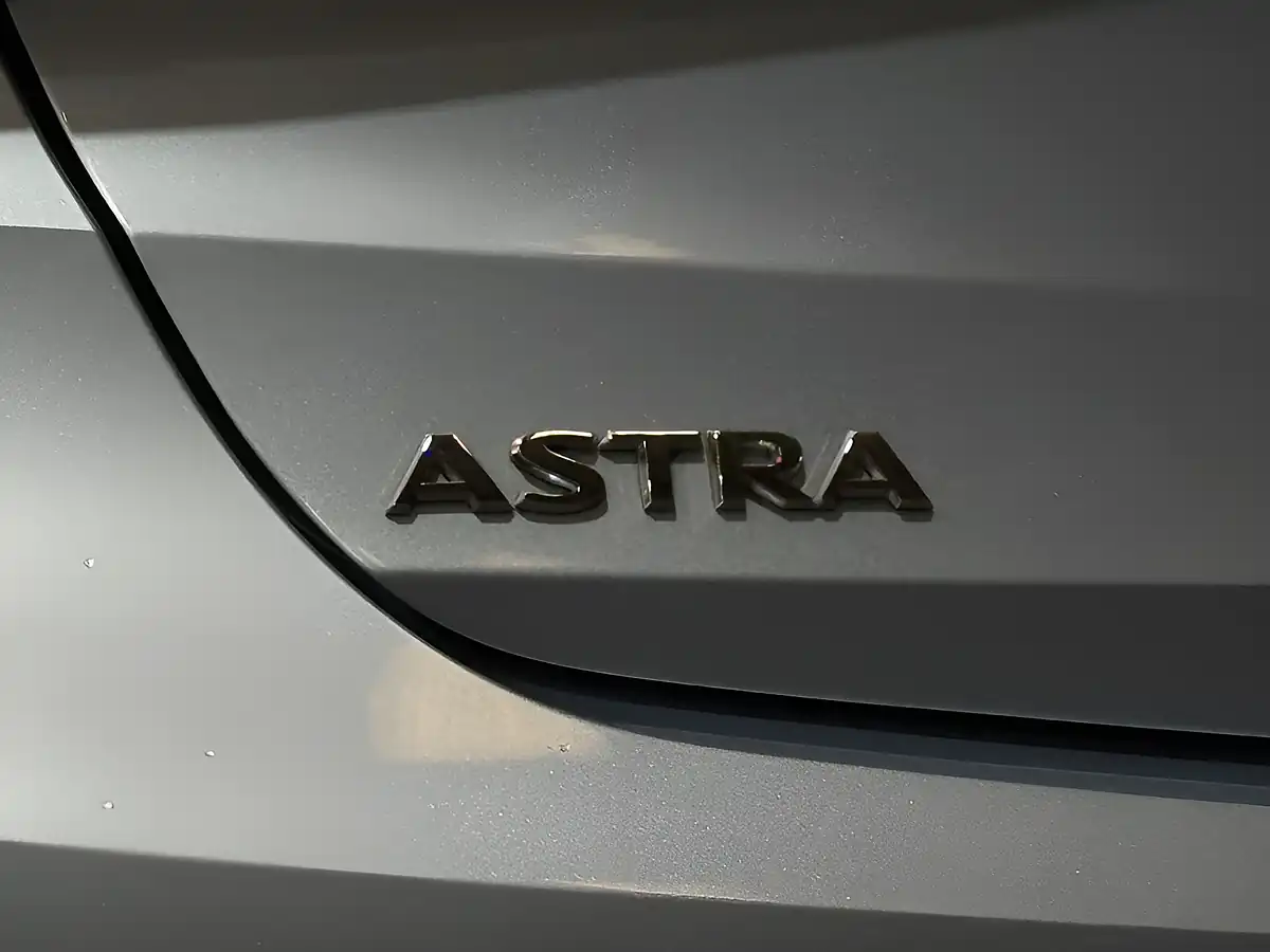 Used 2016 Vauxhall Astra Design Silver - Interior and Exterior details 5