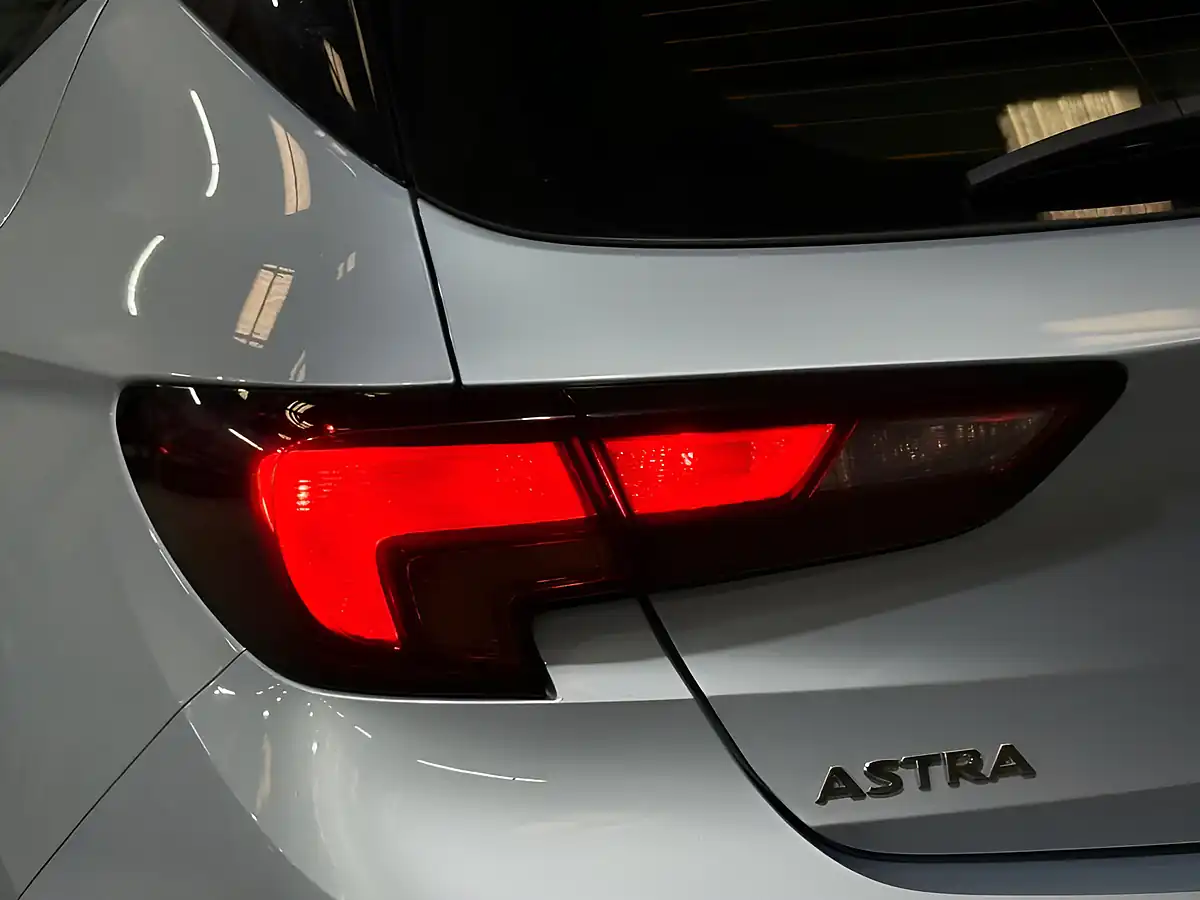 Used 2016 Vauxhall Astra Design Silver - Interior and Exterior details 6