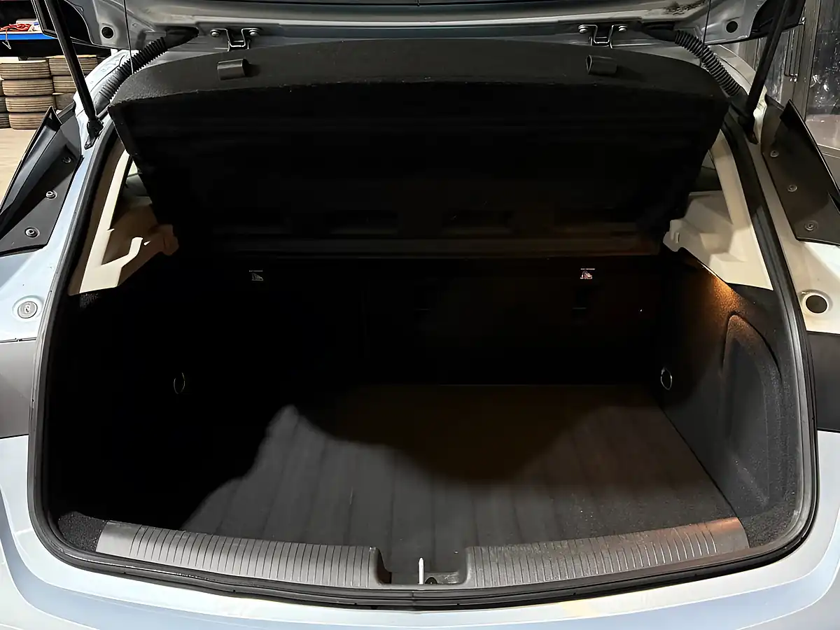 Used 2016 Vauxhall Astra Design Silver - Interior and Exterior details 9