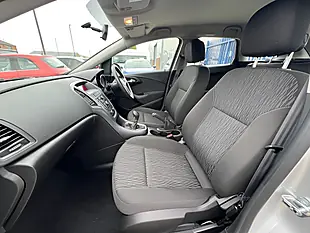 Used 2016 Vauxhall Astra Design Sovereign Silver Met - Interior and Exterior details 13
