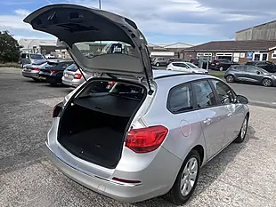 Used 2016 Vauxhall Astra Design Sovereign Silver Met - Interior and Exterior details 17