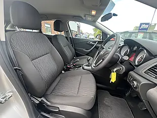 Used 2016 Vauxhall Astra Design Sovereign Silver Met - Interior and Exterior details 3
