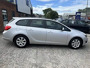 Used 2016 Vauxhall Astra Design Sovereign Silver Met - Interior and Exterior details 5