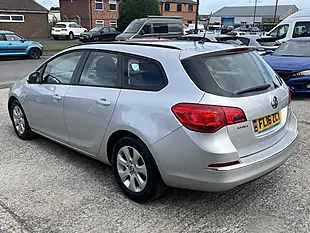 Used 2016 Vauxhall Astra Design Sovereign Silver Met - Interior and Exterior details 8