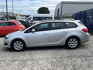 Used 2016 Vauxhall Astra Design Sovereign Silver Met - Interior and Exterior details 9