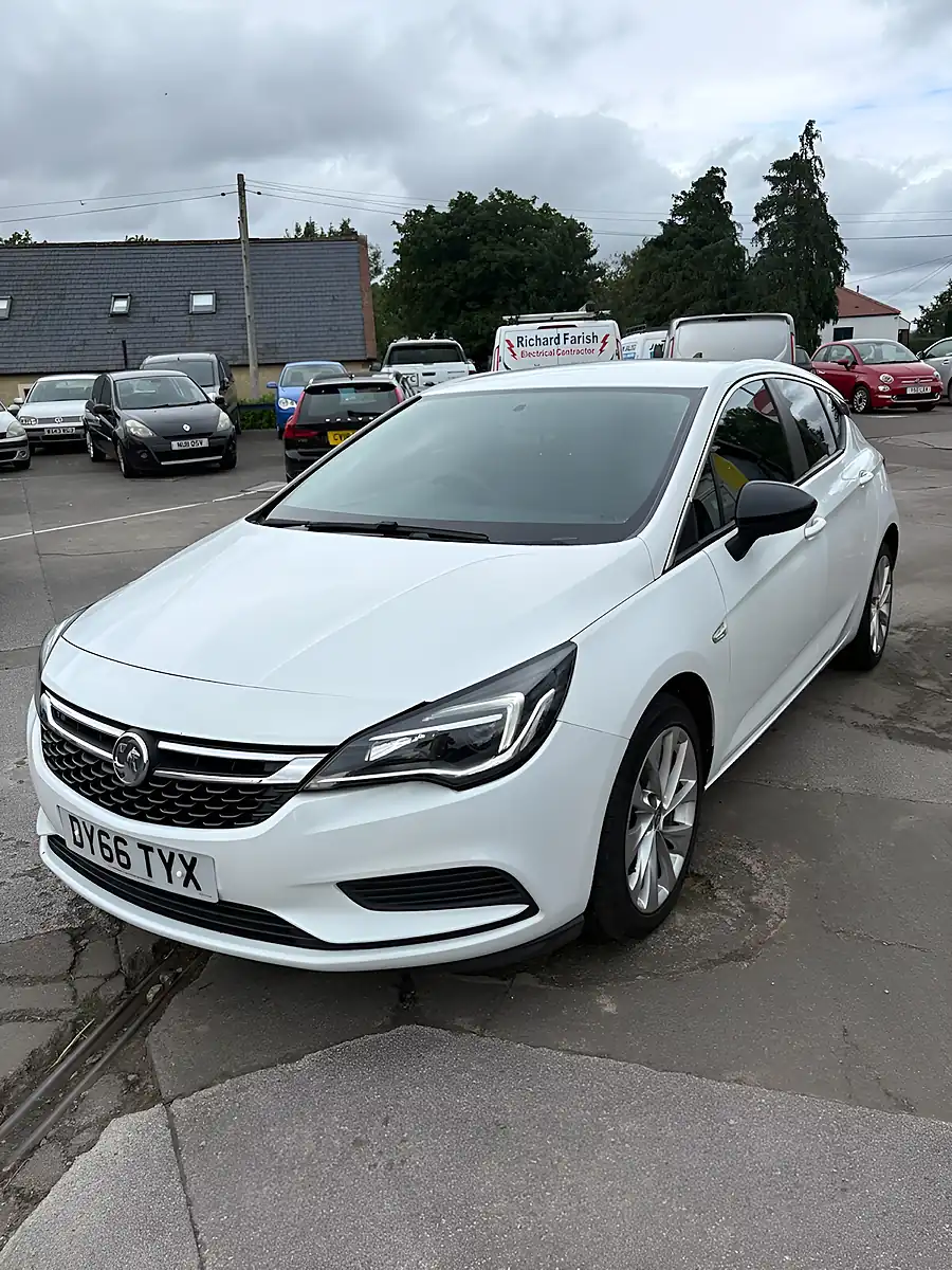 Used 2016 Vauxhall Astra Design White - Interior and Exterior details 2