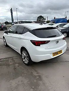 Used 2016 Vauxhall Astra Design White - Interior and Exterior details 3