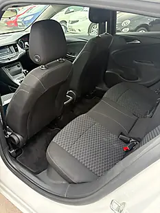 Used 2016 Vauxhall Astra Design White - Interior and Exterior details 5