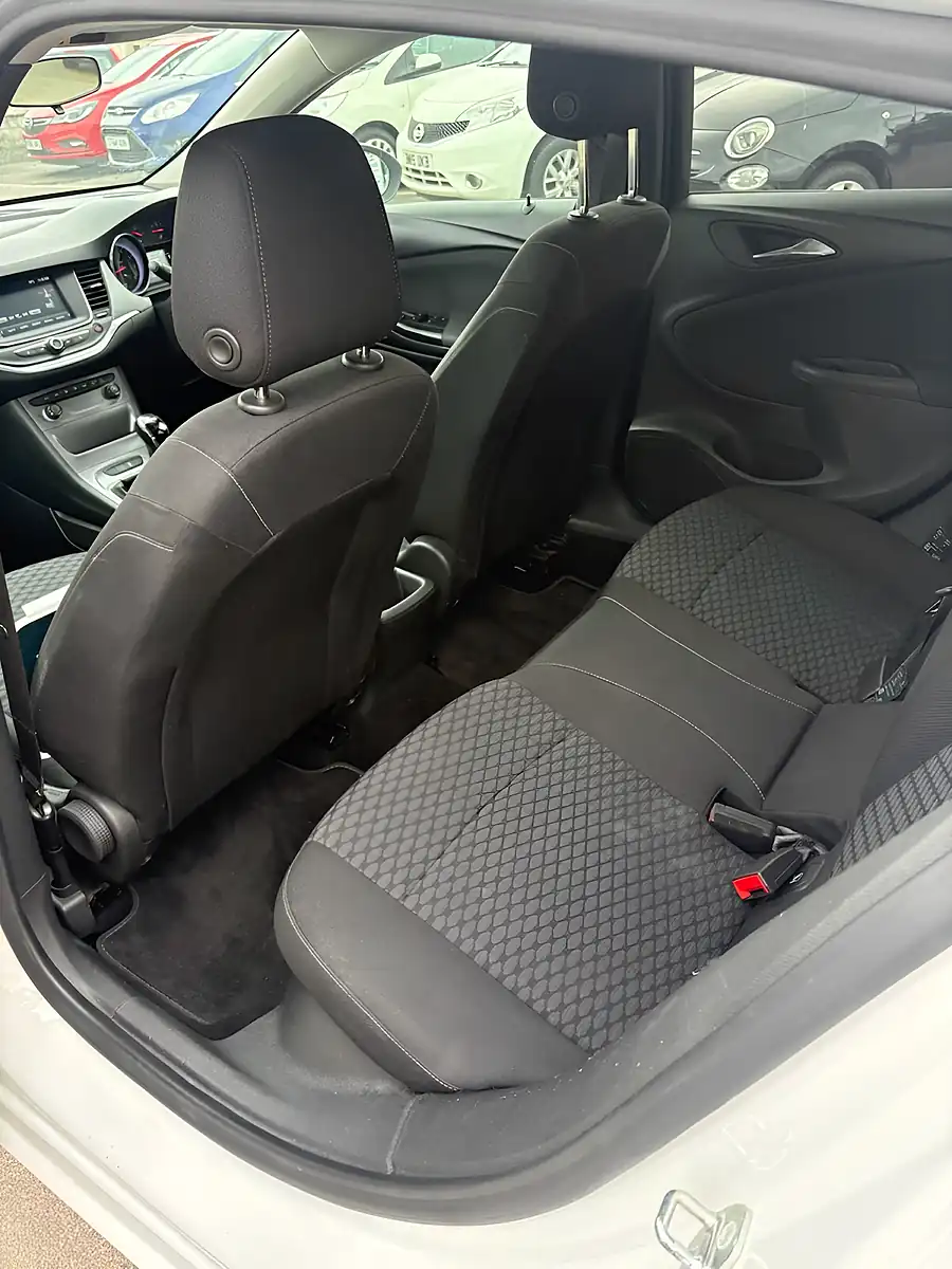 Used 2016 Vauxhall Astra Design White - Interior and Exterior details 5