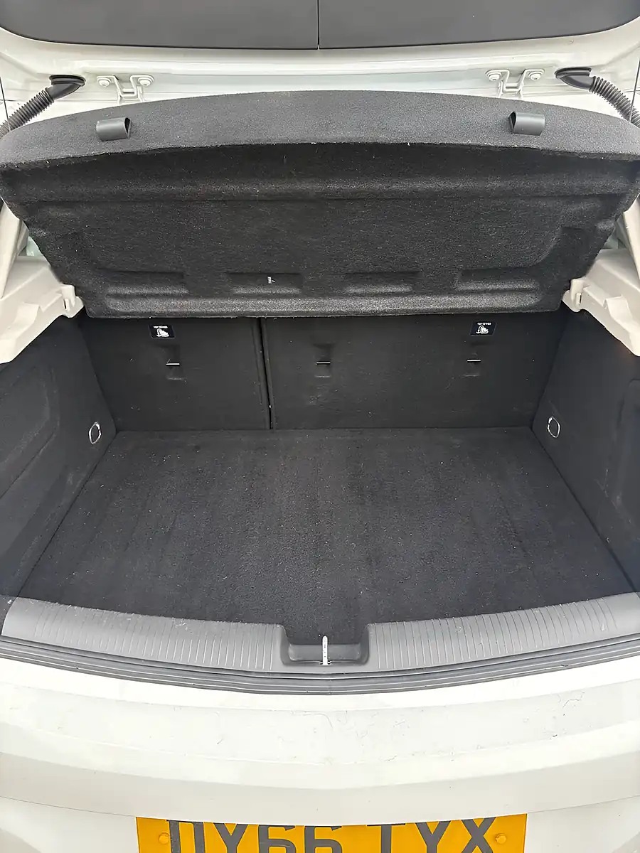 Used 2016 Vauxhall Astra Design White - Interior and Exterior details 6