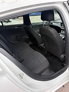 Used 2016 Vauxhall Astra Design White - Interior and Exterior details 7