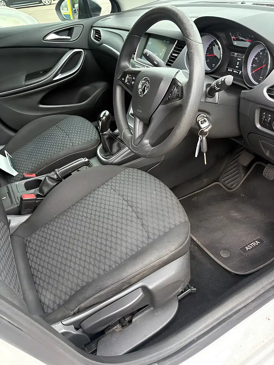 Used 2016 Vauxhall Astra Design White - Interior and Exterior details 8