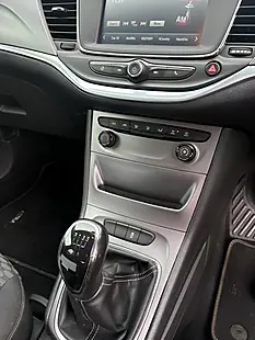 Used 2016 Vauxhall Astra Design White - Interior and Exterior details 9