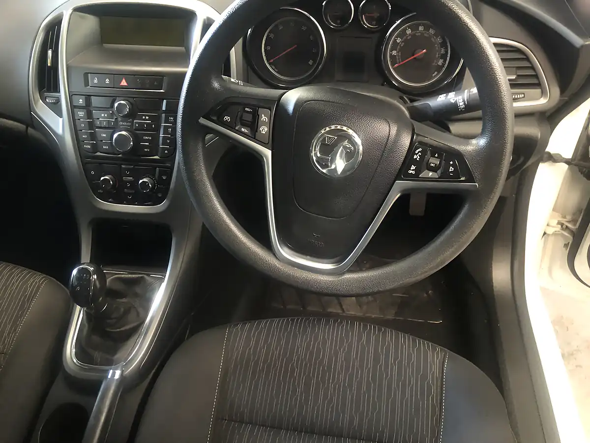 Used 2016 Vauxhall Astra Design White - Interior and Exterior details 11