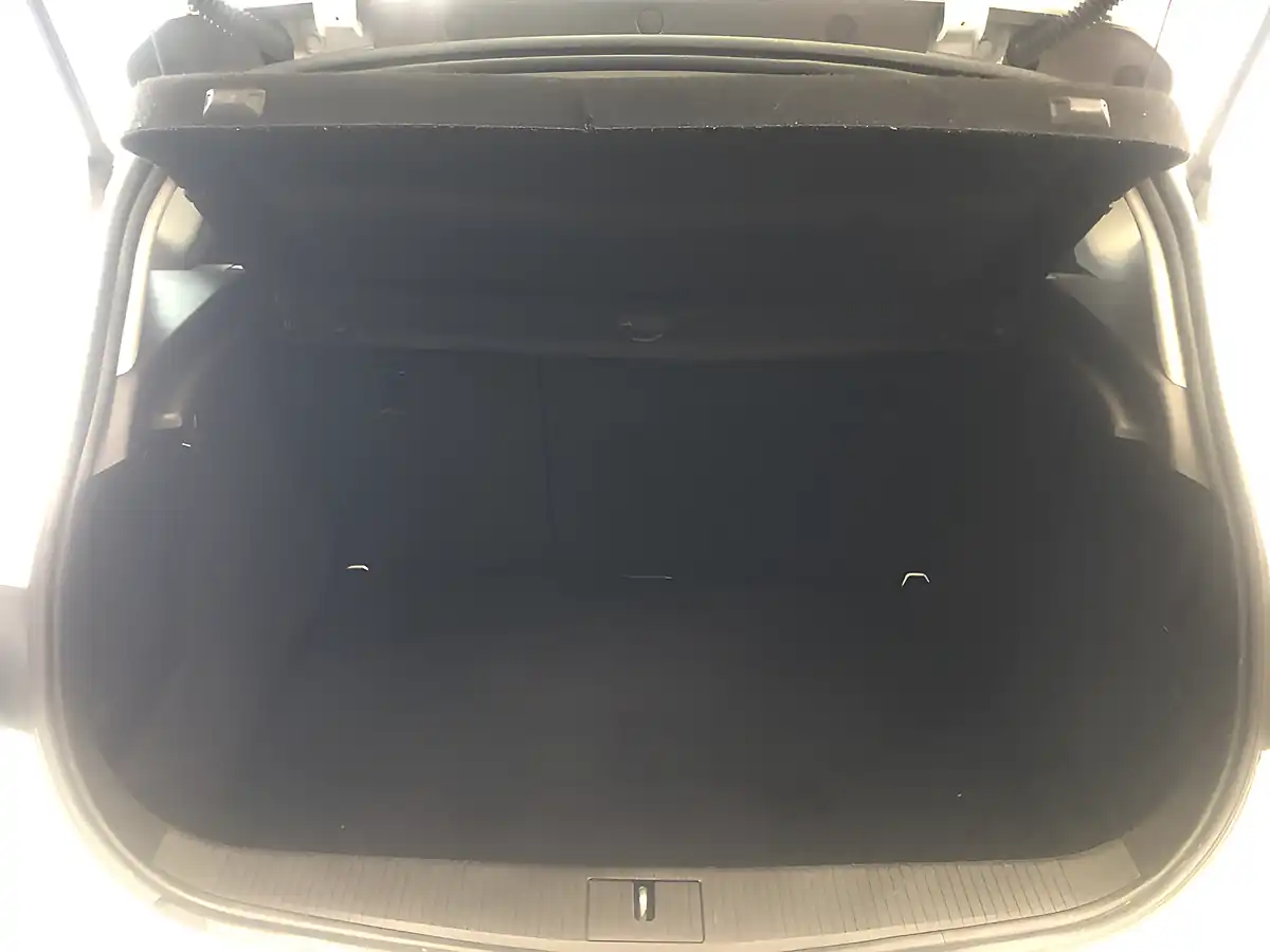 Used 2016 Vauxhall Astra Design White - Interior and Exterior details 13