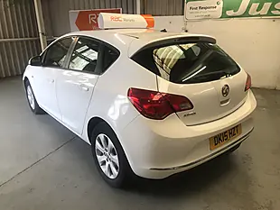 Used 2016 Vauxhall Astra Design White - Interior and Exterior details 3