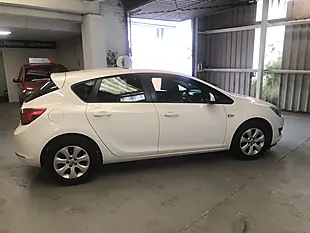 Used 2016 Vauxhall Astra Design White - Interior and Exterior details 6